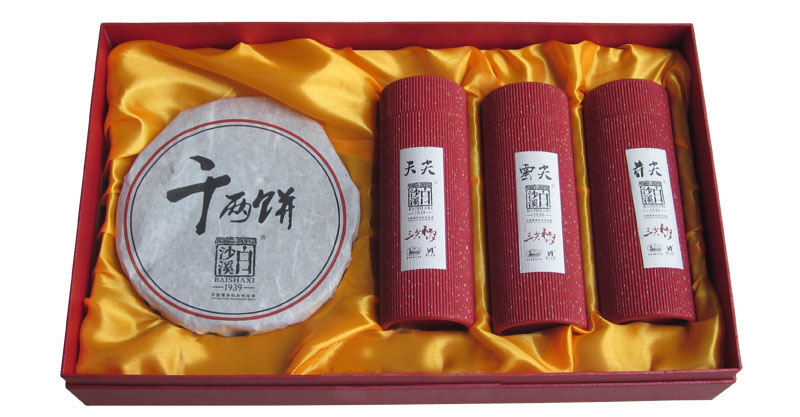 爱达黑茶俱乐部供应的白沙溪2011年出品三尖和月礼品茶