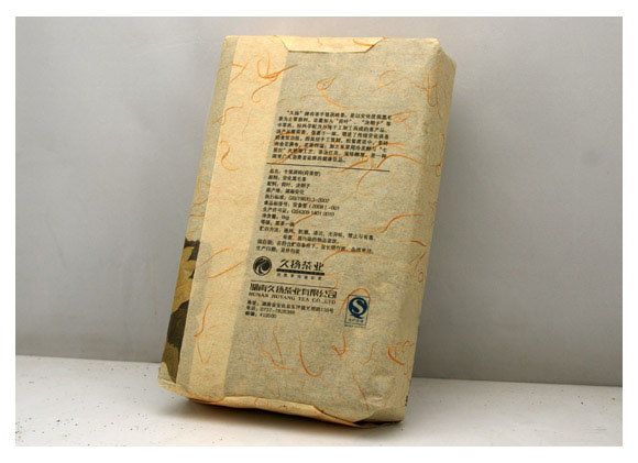 爱达黑茶俱乐部供应的2011年出品的久扬牌荷香型手筑茯砖