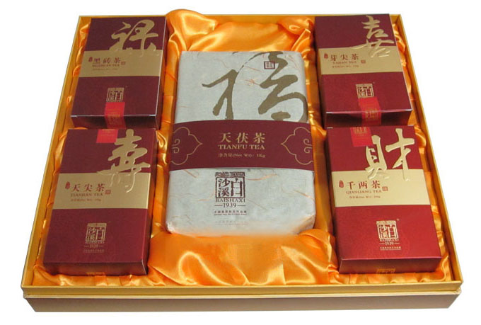爱达黑茶俱乐部供应的2011年出品的白沙溪牌聚龙献瑞礼盒